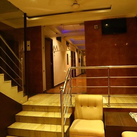 Deluxe Hotel Madras Buitenkant foto