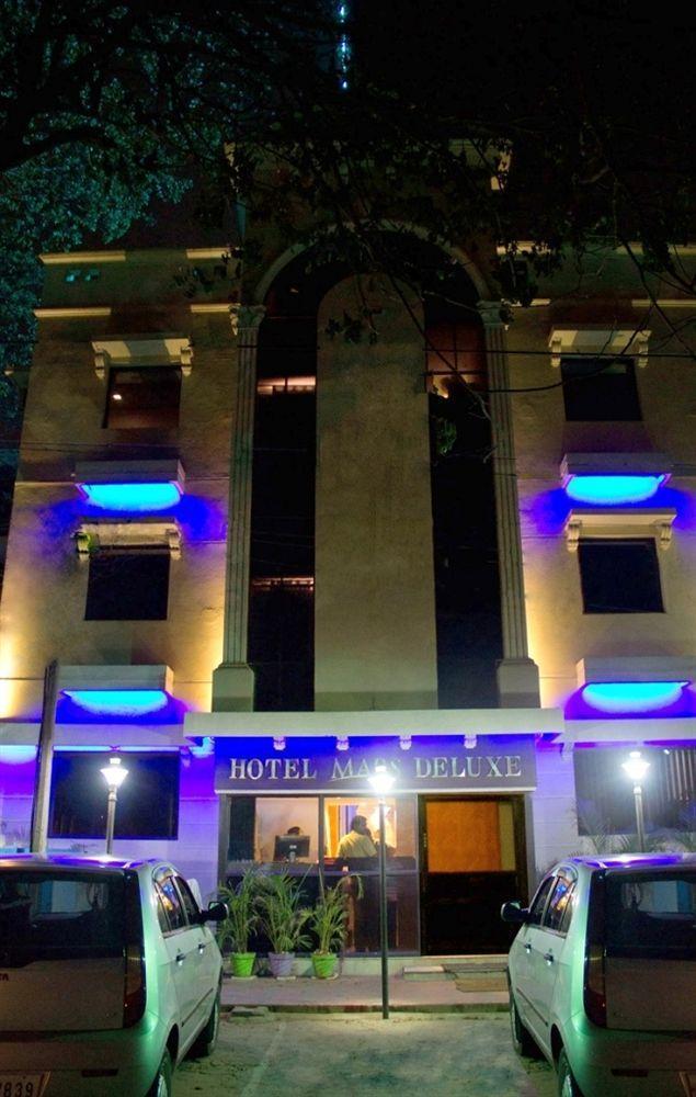 Deluxe Hotel Madras Buitenkant foto