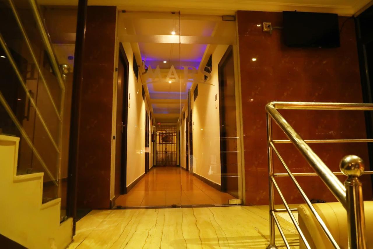 Deluxe Hotel Madras Buitenkant foto