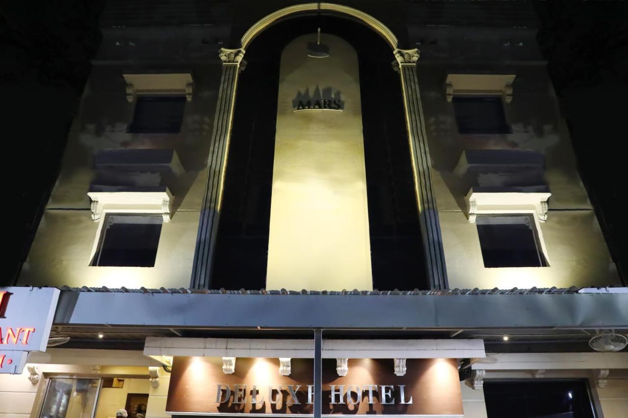 Deluxe Hotel Madras Buitenkant foto